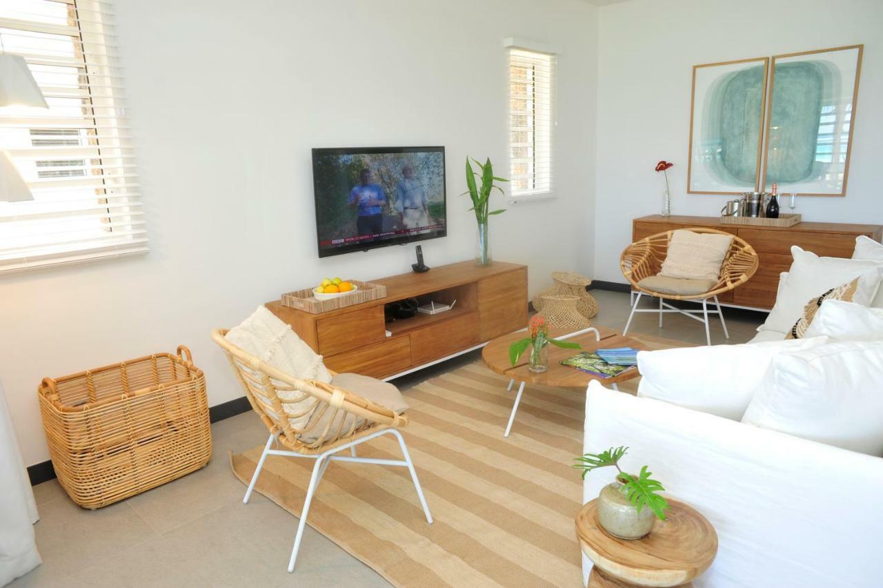 Obiches Luxury Beachfront Apartment Trou-Aux-Biches Exterior photo