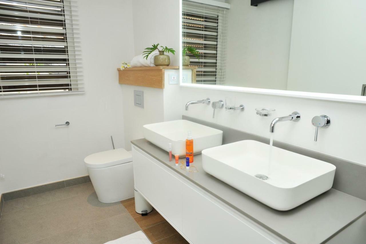 Obiches Luxury Beachfront Apartment Trou-Aux-Biches Exterior photo