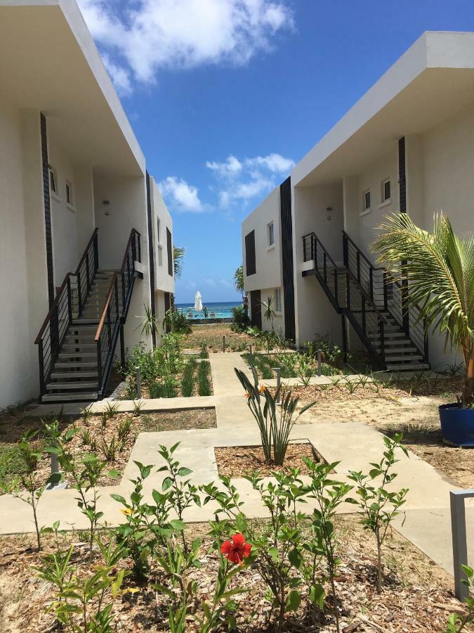 Obiches Luxury Beachfront Apartment Trou-Aux-Biches Exterior photo