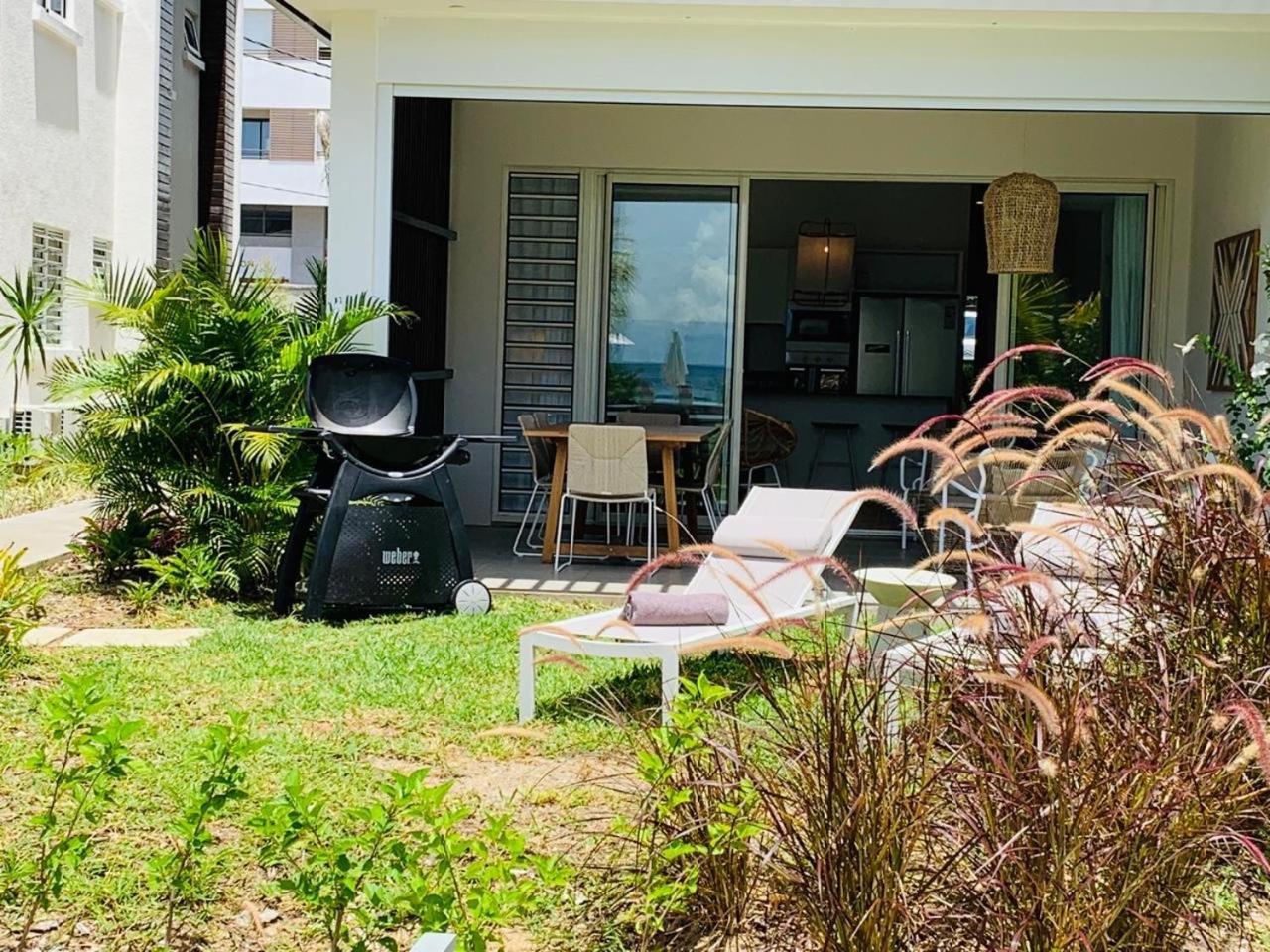 Obiches Luxury Beachfront Apartment Trou-Aux-Biches Exterior photo